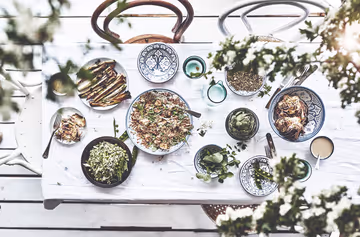 SPRING TABLE // EMMA MARTINY