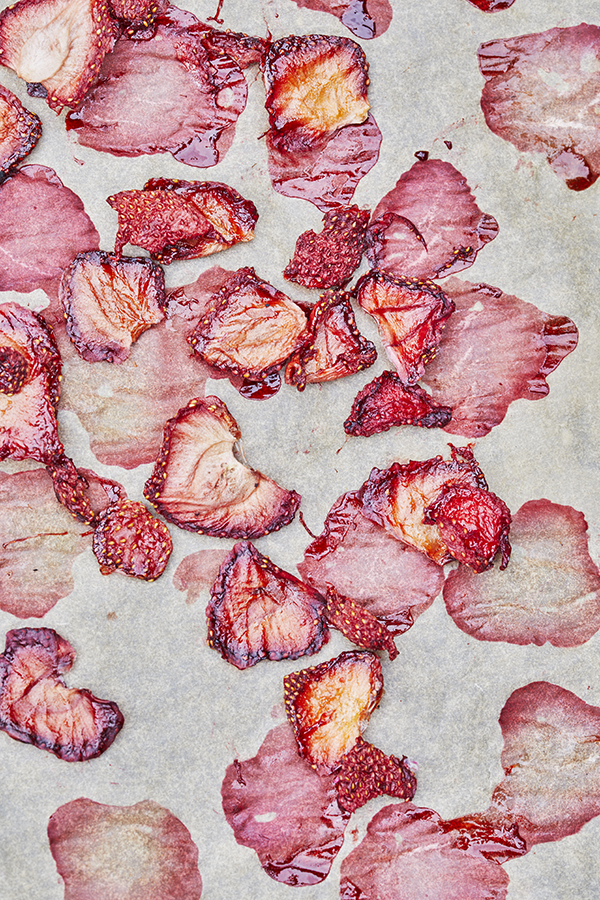 KRYDDERSNAPS JORDBÆR // POLITIKENS FORLAG // ANNE HJERNØE