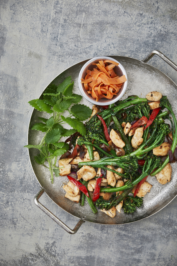 Varm Broccolinisalat Med Kylling