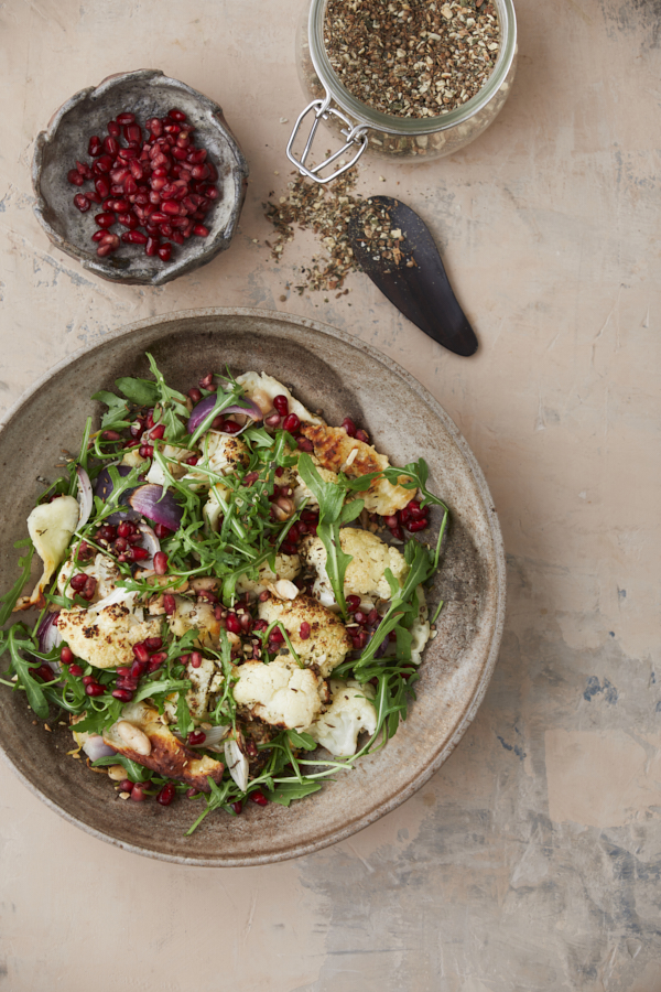 Varm Maaltidssalat Med Blomkal Halloumi Granataeble Og